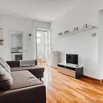 Roncaglia 25, 4 Guests And Balcony